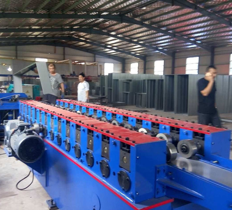 鐵皮柜自動(dòng)成型機(jī) 鐵皮柜自動(dòng)成型機(jī)